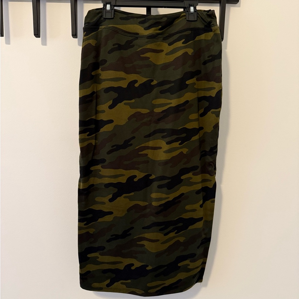 Sundry by Evereve army print skirt